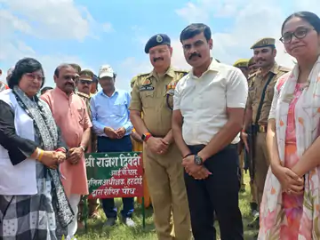हरदोई में जोर शोर से चलाया जा रहा वृक्षारोपण अभियान, मंत्री प्रतिभा शुक्ला ने भी लिया हिस्सा