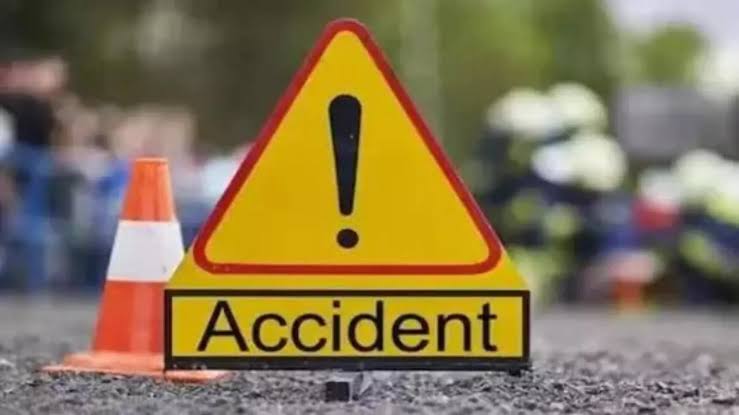 Hardoi News: रिश्तेदारी में जा रहे बाइक सवार को ट्रैक्टर ने मारी टक्कर, 1 की मौत व 1 गंभीर accident