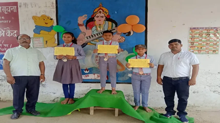 Hardoi News: विद्यालय में प्रतिभा सम्मान एवं परीक्षाफल वितरण समारोह का हुआ आयोजन