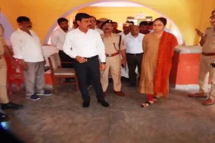 Hardoi News: मतदान के संबंध में दी जा रही सारी बारीकियों को भली भांति समझेः- जिला निर्वाचन अधिकारी