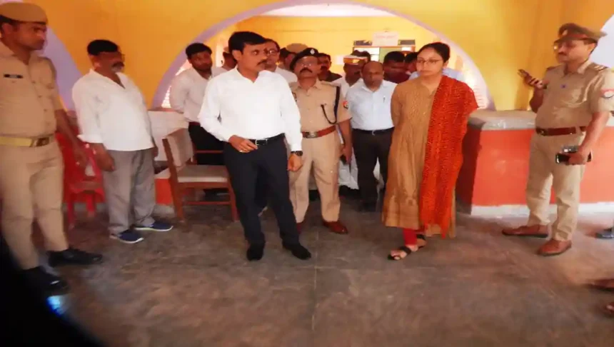 Hardoi News: मतदान के संबंध में दी जा रही सारी बारीकियों को भली भांति समझेः- जिला निर्वाचन अधिकारी