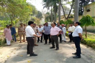 Shahjahanpur: डीईओ ने ईवीएम के कमीशनिंग कार्य हेतु जीएफ कालेज में कक्षों का किया निरीक्षण