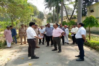 Shahjahanpur: डीईओ ने ईवीएम के कमीशनिंग कार्य हेतु जीएफ कालेज में कक्षों का किया निरीक्षण