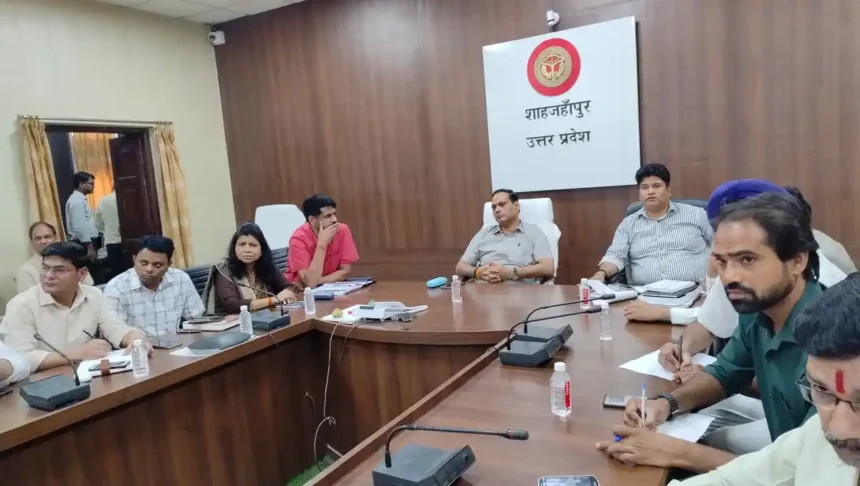 Shahjahanpur: लोकसभा सामान्य निर्वाचन 2024 के ई0वी0एम0 का प्रथम रैण्डमाइजेशन सम्पन्न