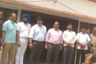 Shahjahanpur: जनप्रतिनिधियों की उपस्थिति में स्ट्रांग रूम में संरक्षित ईवीएम को प्रथम रेंडमाइजेशन उपरांत विधानसभावार छटनी कार्य हेतु खोला