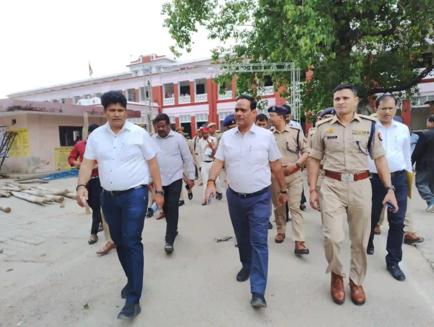 Shahjahanpur: जिला निर्वाचन अधिकारी ने किया नामांकन स्थल का निरीक्षण