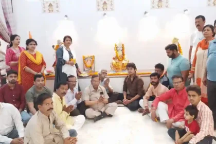 Shahjahanpur : सभी प्राणियों का लेखा जोखा रखने वाले भगवान चित्रगुप्त की प्रतिमा की पूजा अर्चना कर किया नमन