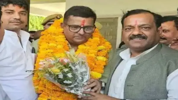 इलाहाबाद संसदीय सीट पर BJP ने पूर्व राज्यपाल केशरी नाथ त्रिपाठी के बेटे नीरज त्रिपाठी पर जताया भरोसा
