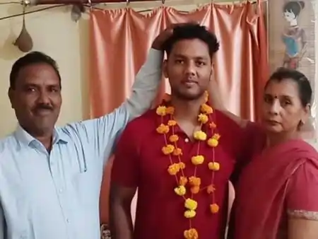 गोंडा के विवेक सिंह को UPSC में मिली 256वीं रैंक, चौथे प्रयास में हुए सफल