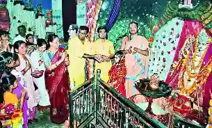Navratri: कानपुर में नवरात्र शुरू होते ही भक्तों ने की मां शैलपुत्री की पूजा-अर्चना