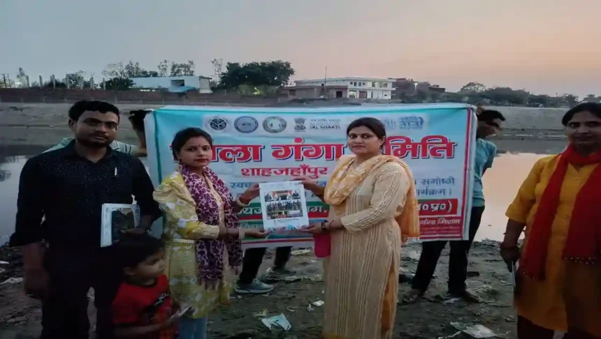 Shahjahanpur: गंगा सप्तमी पर नदियों के संरक्षण की शपथ के साथ हुई गंगा आरती