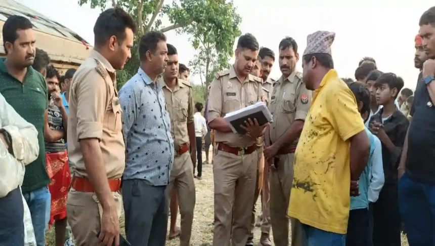 Hardoi: सवारियों से भरी अनियंत्रित डबल डेकर बस पलटी