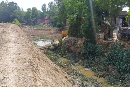 Hardoi News: नाले की सरकारी भूमि पर कब्जा, कैसे होगा नाला निर्माण