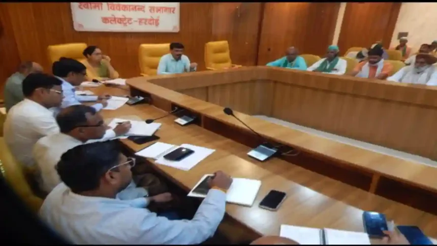 Hardoi News: किसानों की समस्याओं का समाधान प्राथमिकता पर कराया जायेगा- डीएम एमपी सिंह