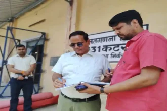 Shahjahanpur News: जिला निर्वाचन अधिकारी ने मतगणना की तैयारियों का लिया जायजा