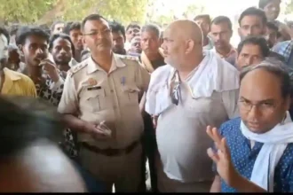 Hardoi News: प्राइवेट खरीद बंद करवाने पर किसानों ने काटा हंगामाखरीद केंद्र से मंहगी बाजार होने से खरीद केंद्रों पर सन्नाटा