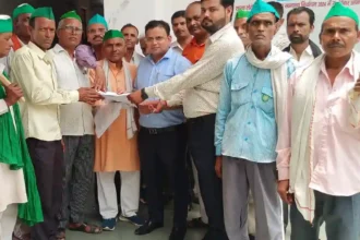 Hardoi News: किसान यूनियन के बैनर तले किसानों ने दिया तहसीलदार को ज्ञापन