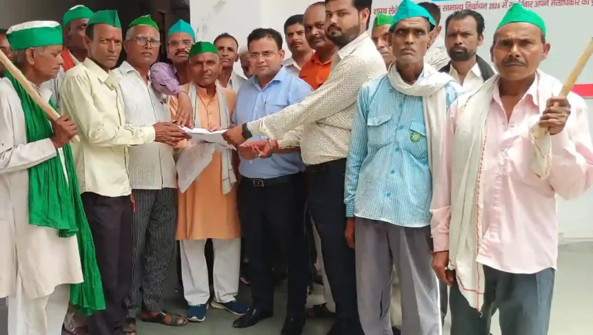 Hardoi News: किसान यूनियन के बैनर तले किसानों ने दिया तहसीलदार को ज्ञापन