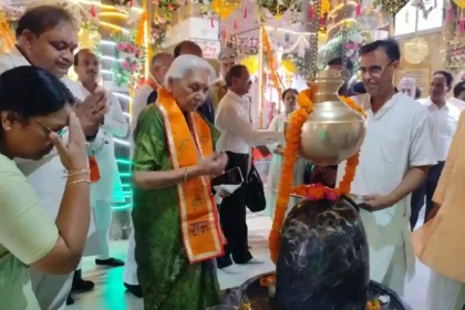 शाहजहांपुर: राज्यपाल ने परी पैलेस पहुंचकर सफाईकर्मियों को किया सम्मानित, बच्चों को भेंट की शिक्षण सामग्री