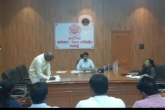 Hardoi News: जिलाधिकारी ने की नगर निकायों की समीक्षा