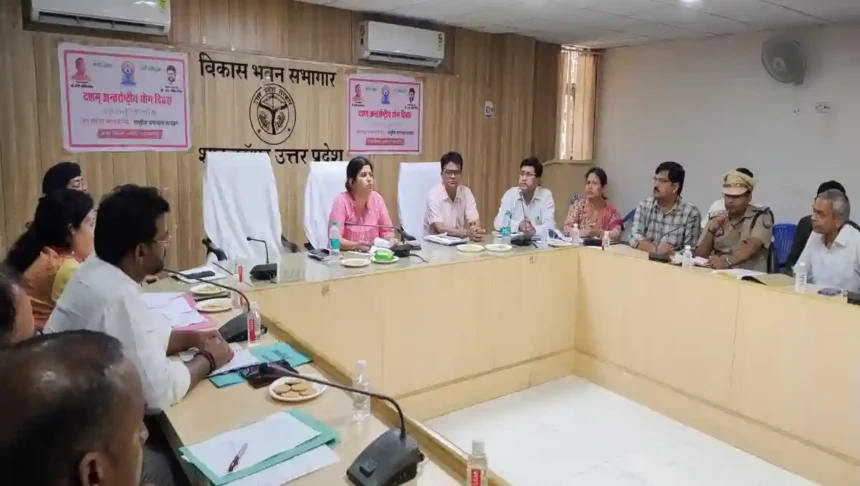 Shahjahanpur: योग सप्ताह पखवाड़ा एवं अंतर्राष्ट्रीय योग दिवस मनाए जाने के संबंध में बैठक संपन्न