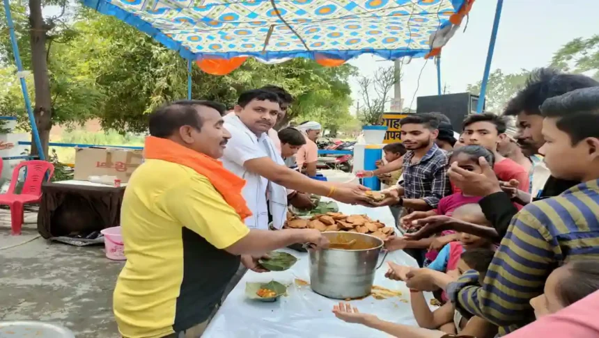 आखिरी बड़े मंगल पर हुआ जगह जगह कन्या भोज और भंडारा