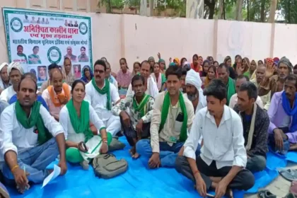 हरदोई में भाकियू का ब्लाक गेट पर धरना प्रदर्शन, पहुंचें तहसीलदार