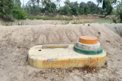 सूखा पड़ा हरिहरपुर का अमृत सरोवर पोखर तालाब, जिम्मेदार जिला प्रशासन की कर रहे अवहेलना