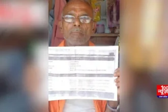 कौशांबी में अधिकारी ने जीवित व्यक्ति को कागजों में मृत कर दिया घोषित, बुजुर्ग ने DM से लगाई न्याय की गुहार