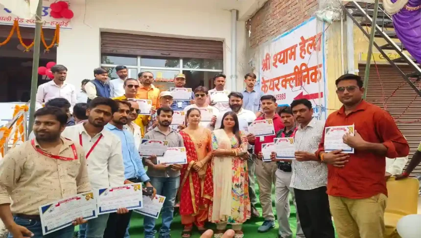 Hardoi: रूपापुर में पत्रकार एकता संघ एवं जागरण प्लस न्यूज़ चैनल कार्यालय का हुआ उद्घाटन