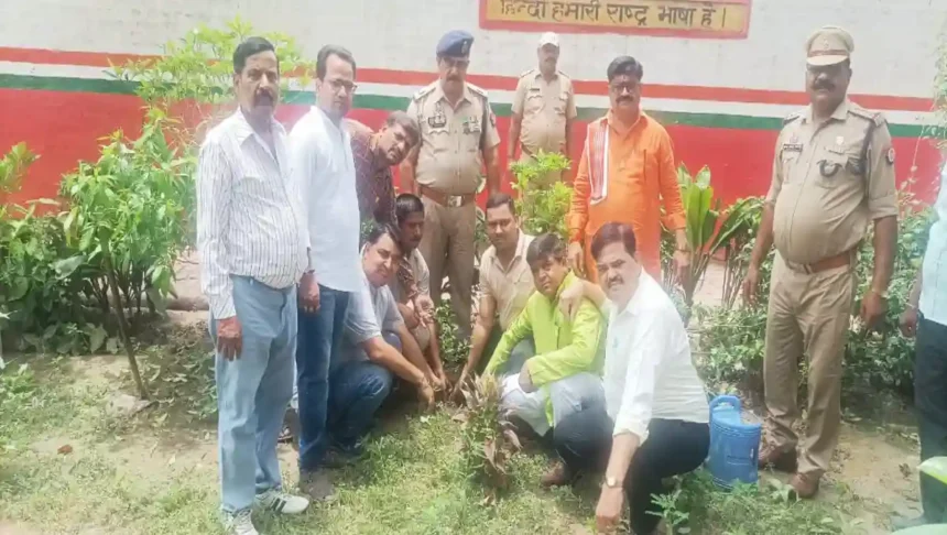Shahjahanpur: जिला कारागार में पौधरोपण कर किया जागरूक