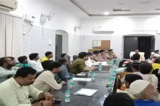 Hardoi News: पुलिस लाइन में हुई शांति समिति कमेटी की बैठक