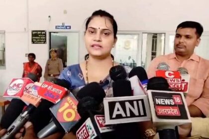 BJP महिला मोर्चा की जिलाध्यक्ष नेहा त्रिपाठी ने अपनी ही पार्टी के पूर्व सांसद सुब्रत पाठक के खिलाफ खोला मोर्चा, मानसिक, आर्थिक, शारीरिक शोषण का लगाया आरोप