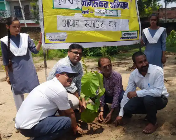 Hardoi News: पौधा लगाना जितना महत्वपूर्ण है उतना ही उसका संरक्षण है आवश्यक-प्रबंधक