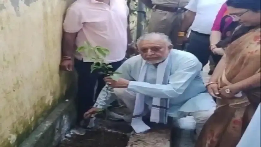 वित्त मंत्री सुरेश कुमार खन्ना सहित जनप्रतिनिधियों एवं अधिकारियों ने जनपद के कई स्थानों पर किया वृक्षारोपण
