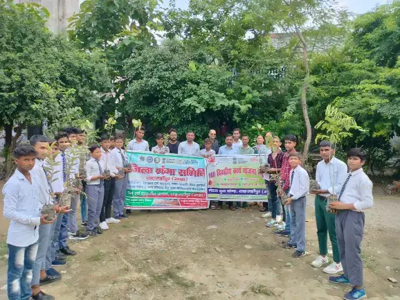 Shahjahanpur: एक पेड़ माँ गंगा के नाम अंतर्गत हुआ पौधारोपण