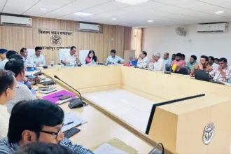 Shahjahanpur: डीएम की अध्यक्षता में सीएम डैस बोर्ड की समीक्षा बैठकका हुआ आयोजन
