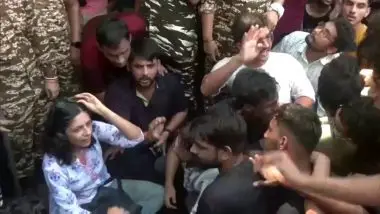 दिल्ली के RAU's IAS कोचिंग सेंटर पहुंची स्वाति मालीवाल का छात्रों ने किया विरोध, बोले- राजनीति नहीं करने देंगे....