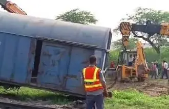 अलवर : मथुरा-अलवर रेलवे ट्रैक पर पटरी से उतरे मालगाड़ी के 3 डिब्बे, ट्रनों की आवाजाही बाधित