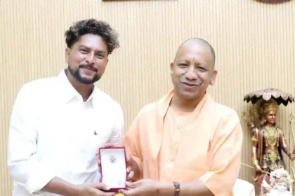 भारतीय स्पिनर कुलदीप यादव ने सीएम योगी से मिली खास भेंट