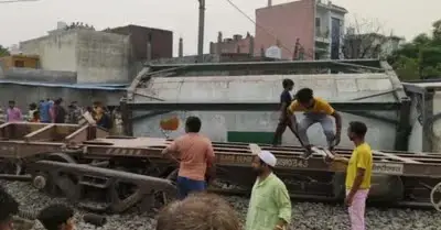UP में 3 दिनों के भीतर दूसरा रेल हादसा, अमरोहा में मालगाड़ी के 7 डिब्बे पटरी से उतरे, गाजियाबाद-मुरादाबाद रूट पर यातायात प्रभावित