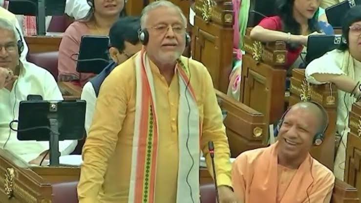यूपी विधानसभा के मानसून सत्र में वित्त मंत्री सुरेश खन्ना ने सुनाई शायरी, हंस पड़े CM योगी