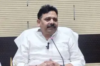 क्या काशी विश्वनाथ मंदिर के बाहर दुकानों पर भी लगेगी नेम प्लेट, योगी सरकार के मंत्री ने की बड़ी मांग