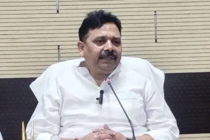 क्या काशी विश्वनाथ मंदिर के बाहर दुकानों पर भी लगेगी नेम प्लेट, योगी सरकार के मंत्री ने की बड़ी मांग