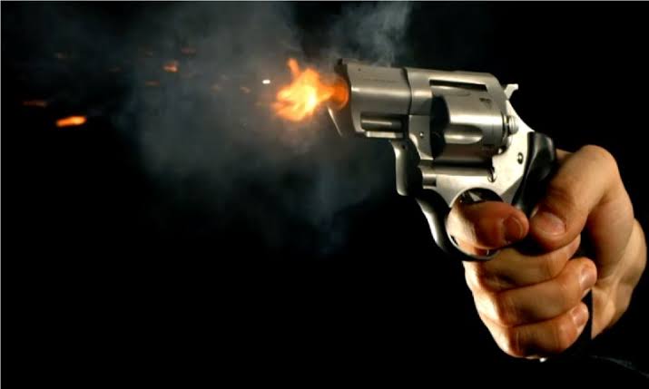 हापुड़ में महिला अधिवक्ता पर फायरिंग, अस्पताल में भर्ती