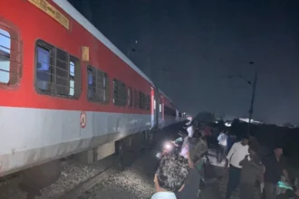 कानपुर में देर रात बड़ा ट्रेन हादसा, पटरी से उतरे साबरमती एक्सप्रेस के 22 डिब्बे, रेलवे द्वारा जारी किए गए हेल्पलाइन नंबर