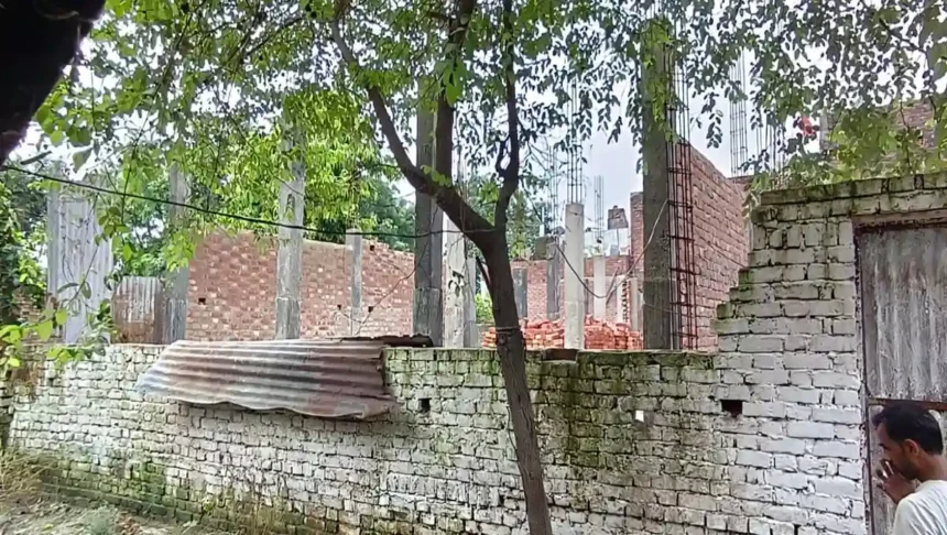 Hardoi: दबंग ने कब्रिस्तान की जमीन पर किया कब्जा, दर्जनों प्रार्थना पत्र देने के बाद नहीं हुई सुनवाई