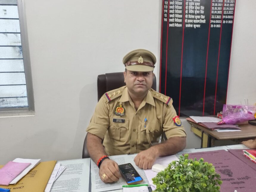 Hardoi: नवागत प्रभारी निरीक्षक ने संभाला चार्ज