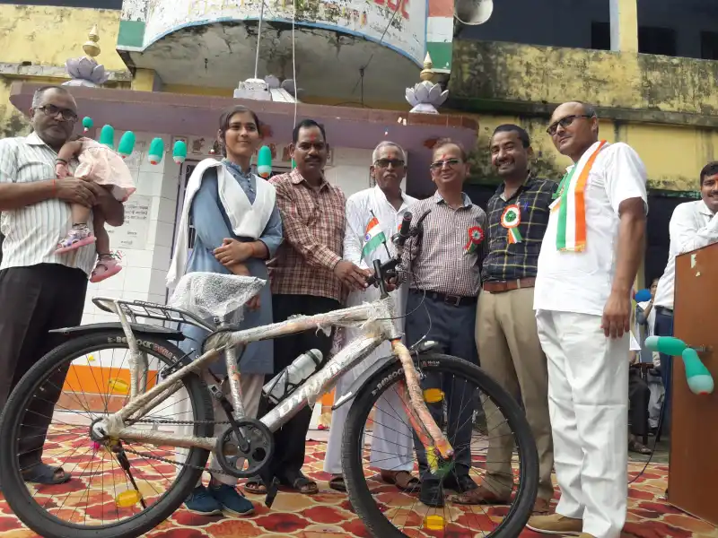 Hardoi News: 78 वें स्वतंत्रता दिवस के अवसर पर सम्मानित किए गये छात्र