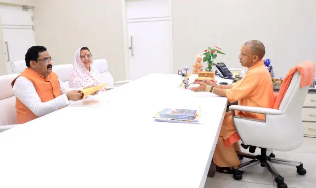 हरदोई जिले के विकास के लिए सीएम योगी से मिली जिला पंचायत अध्यक्ष प्रेमावती- पीके वर्मा